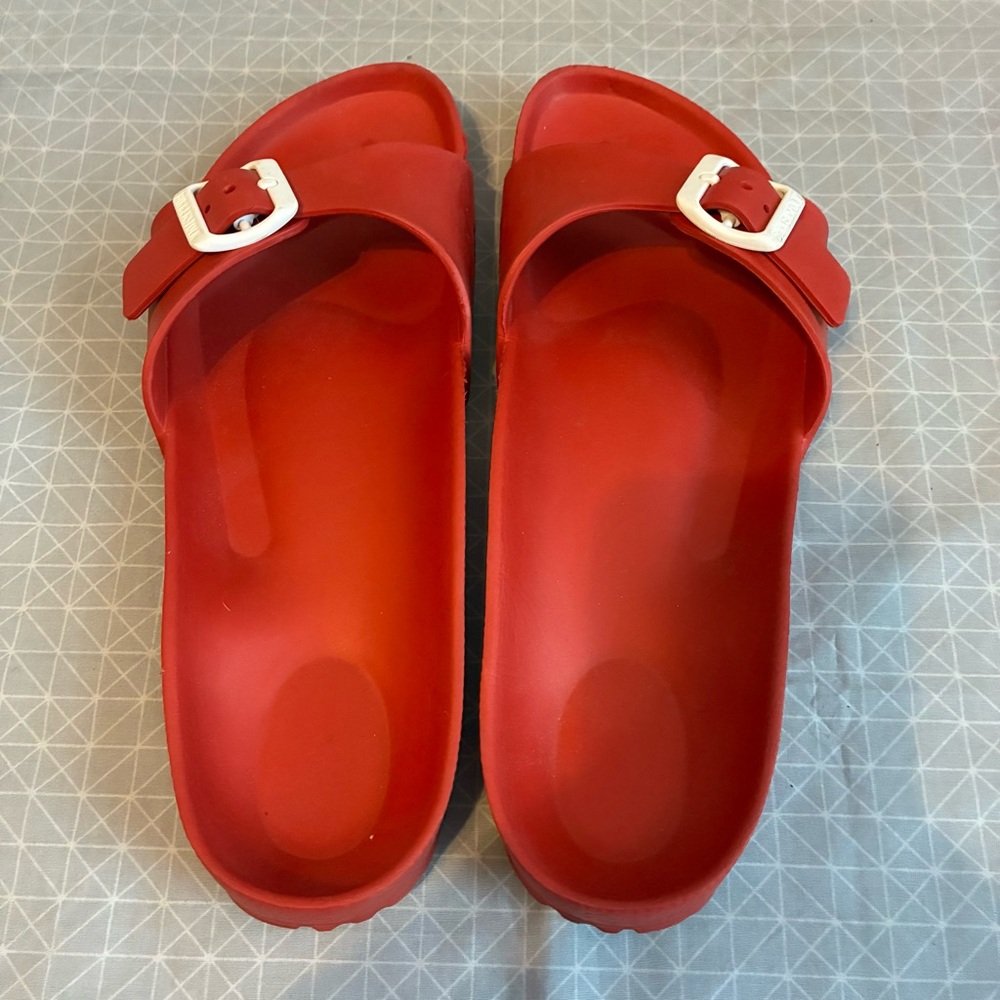 Birkenstock Red EVA Single-Buckle Slide Sandals - Picture 4 of 6